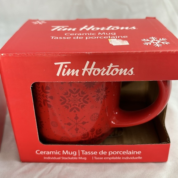 Set of 2x Tim Hortons stackable ceramic snowflake holiday mugs - Picture 3 of 3